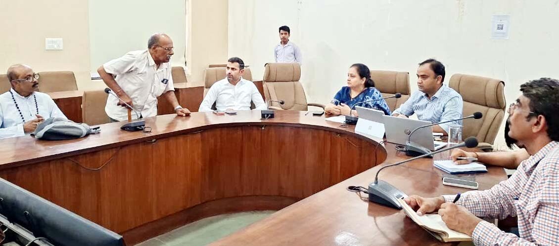 Officials should promptly solve people's problems: Praveen Joshi