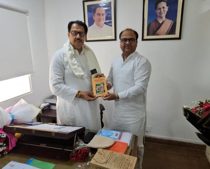 Sumit Gaur met Haryana Congress in-charge Sanjay Dutt.