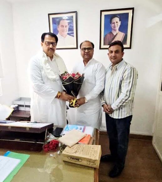 Sumit Gaur met Haryana Congress in-charge Sanjay Dutt and discussed the political situation.