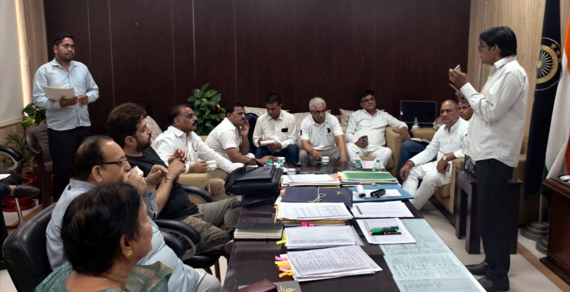 ADC held a meeting with representatives of political parties regarding the voter revision campaign.