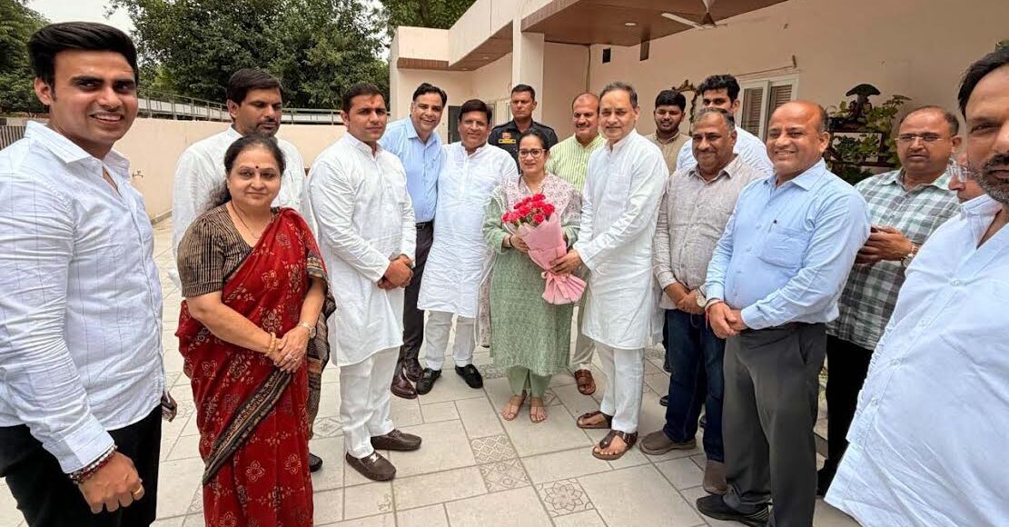 Health Minister Aarti Rao attended a banquet hosted at the Mayor's residence.