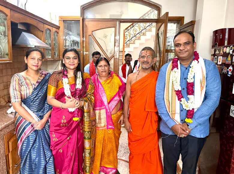Vishwaprasanna Tirtha Swami visited the residence of social worker Pankaj Garg.