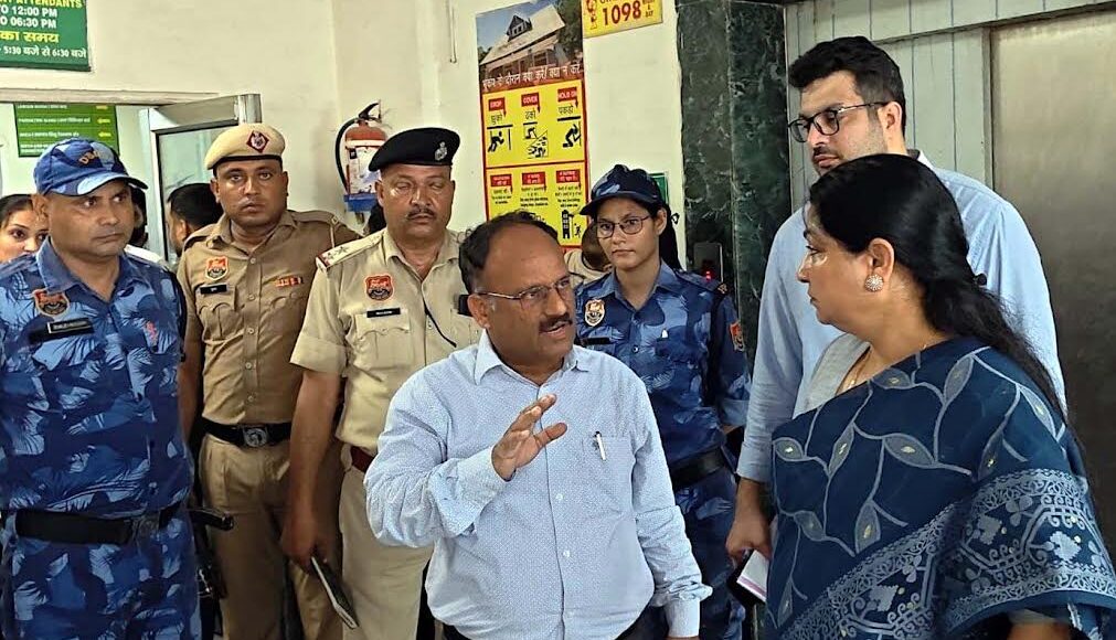 Usha Priyadarshini, Chairperson of the Women's Commission, inspected B.K. Civil Hospital.