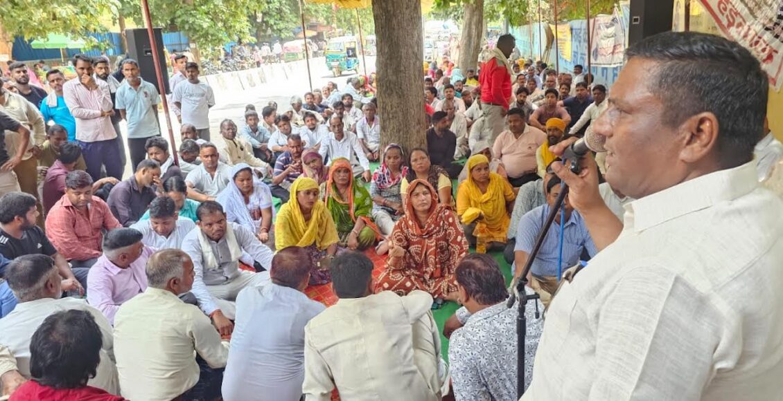 Government must resolve the sanitation and sewer workers' strike, which has been ongoing for 14 days: Naresh Shastri