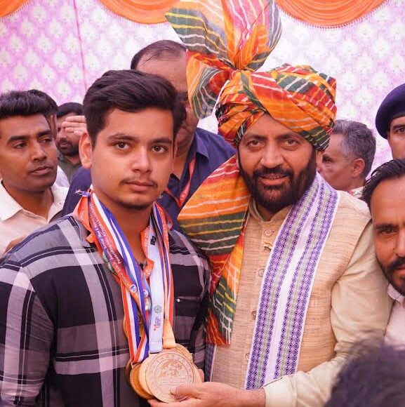 Chief Minister felicitates Rishabh Pal, selected for the World Powerlifting Championship.