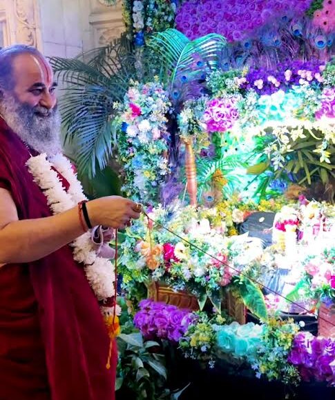 Devotees will be able to enjoy the sacred tableaux of Lord Krishna during Shri Krishna Janmashtami at Shri Siddhdata Ashram.