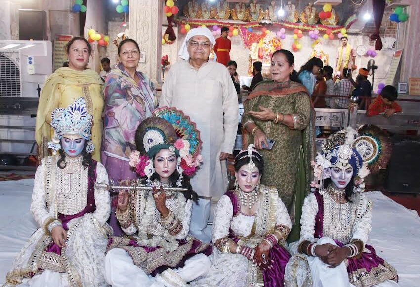Janmashtami was celebrated with great pomp at Shri Maharani Vaishno Devi Temple, long queues of devotees were seen.