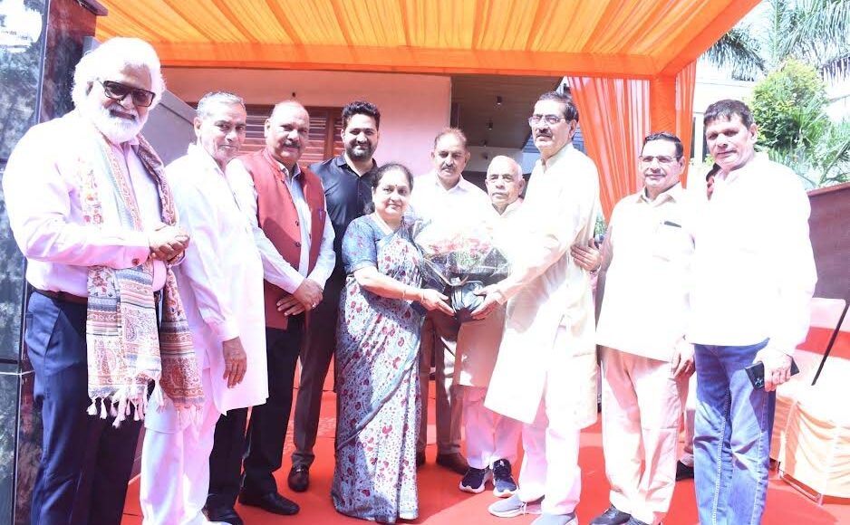 Health Minister Aarti Rao visited Dharmpal Yadav's residence; discussions were held regarding health facilities.