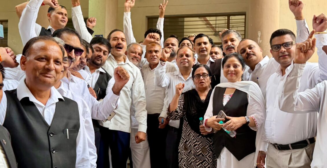 Lawyers went on strike and did not allow any police personnel to enter the court.