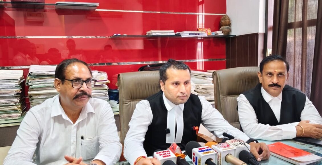 Kunal Kant Sharma, OP Sharma, and Dr. Mohan Tiwari presented facts at a special press conference.