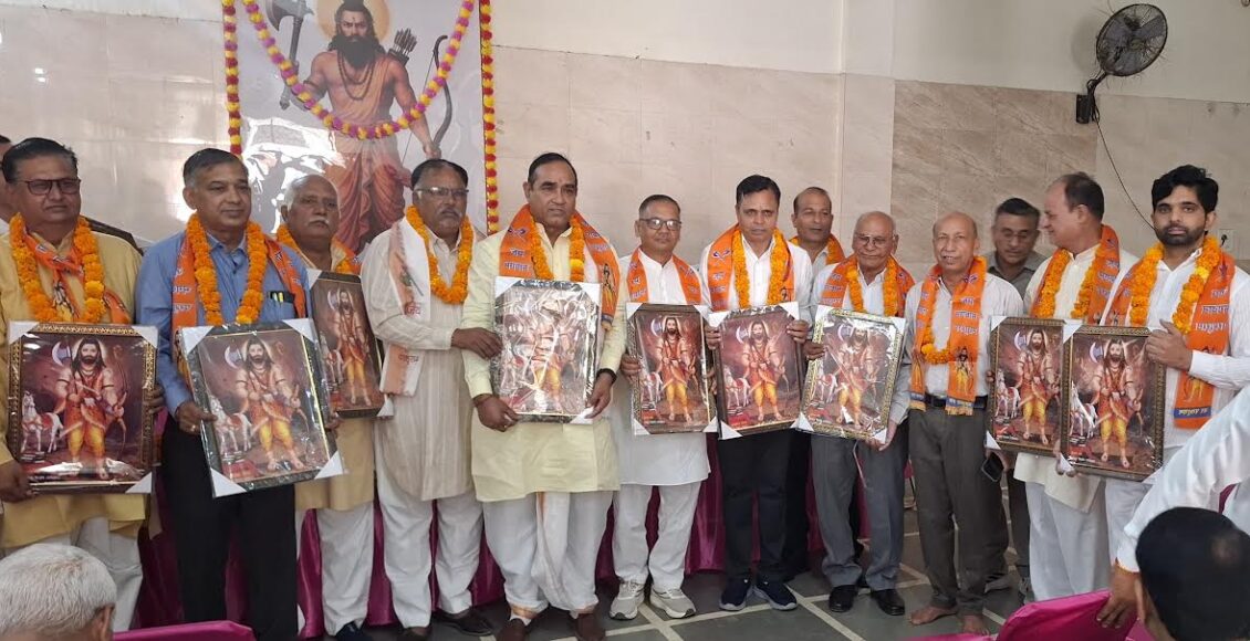 Newly elected executive committee of the Faridabad District Brahmin Sabha welcomed