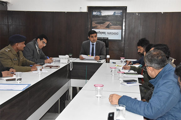 ऑनलाइन पोर्टल पर आई शिकायतों का निर्धारित समय पर करें निपटारा : डीसी विक्रम सिंह