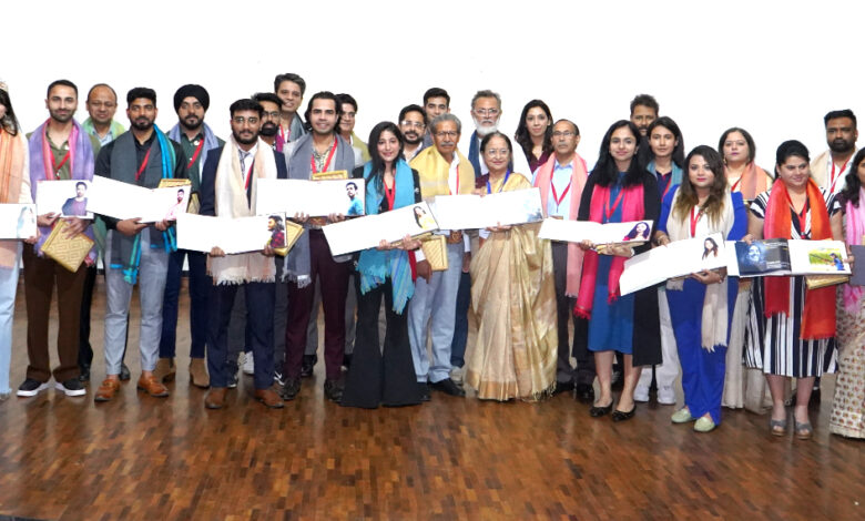 भारतीय फिल्म निर्देशक और पटकथा लेखक श्री राकेश ओमप्रकाश मेहरा ने मानव रचना अलुम्नाई की पुस्तक उत्कृष्ट- आइकॉन्स ऑफ मानव रचना 2023 का अनावरण किया