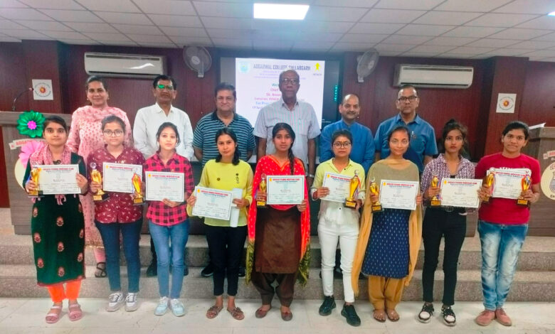 अग्रवाल महाविद्यालय बल्लबगढ़ के इतिहास विभाग के इंटैक यंग हेरिटेज क्लब द्वारा भाषण व स्पॉट पेंटिंग प्रतियोगिता व पुरस्कार वितरण कार्यक्रम का आयोजन