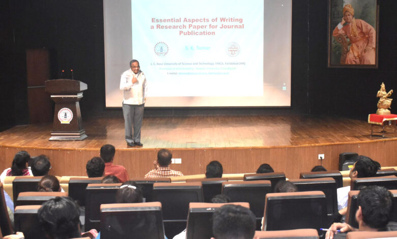 कुलपति ने शोधकर्ताओं को शोध पत्र लिखने के आवश्यक पहलुओं से परिचित करवाया