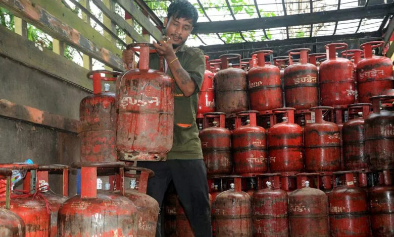 सस्ता हुआ कॉमर्शियल गैस सिलेंडर, इसकी कीमत में हुई 92 रुपए की कटौती
