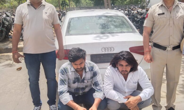 क्राइम ब्रांच 56 ने ऑडी कार में अवैध शराब तस्करी करते दो आरोपियों को 17 पेटी अवैध अंग्रेजी शराब सहित किया गिरफ्तार