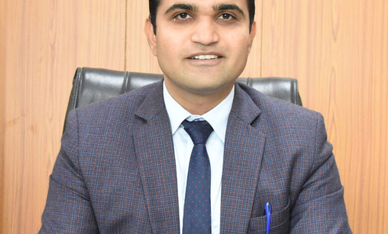 जिला फरीदाबाद में अब दुर्लभ बीमारियों से ग्रसित मरीजों को मिलेगी 2750 रुपए मासिक पेंशन : डीसी विक्रम सिंह