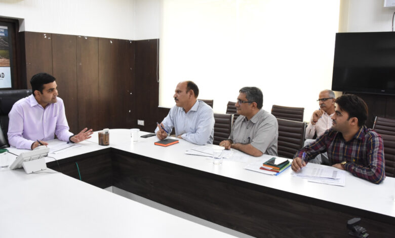 गर्मी के मौसम में पेयजल सप्लाई से जुड़ी हुई तमाम तैयारियां व प्रबंध करें सुनिश्चित : डीसी विक्रम सिंह