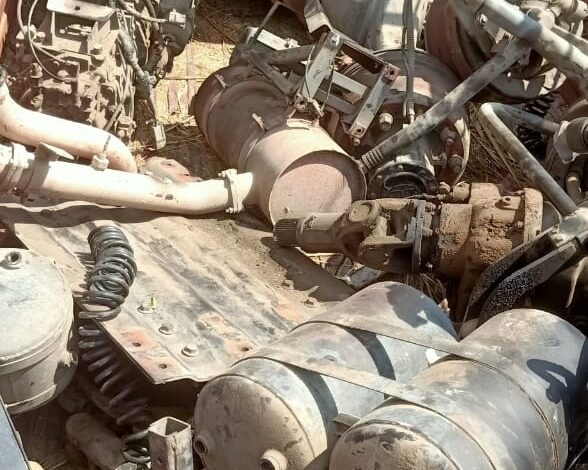 चोरी के ट्रकों को गांव अनगपुर में काटा जा रहा था, थाना सुरजकुण्ड पुलिस ने मौके से एक ट्रक व एक ट्रक के कटे हुए पार्ट किए बरामद