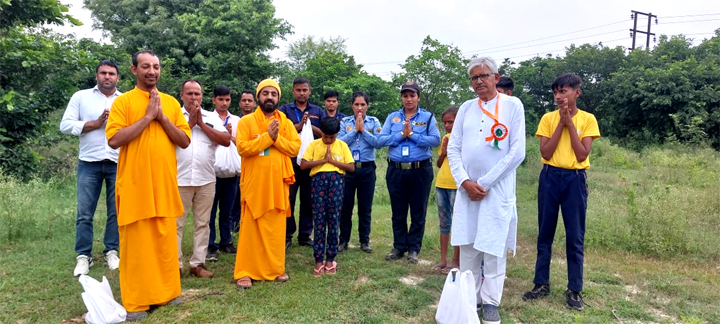 फरीदाबाद स्थित अमृता हॉस्पिटल ने अयुद्ध के साथ मिलकर सीडबॉल वितरित किए
