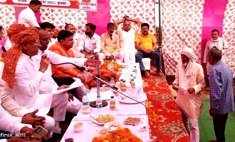 जनता की शिकायतों का तत्परता से समाधान करना जनसंवाद का उद्देश्य