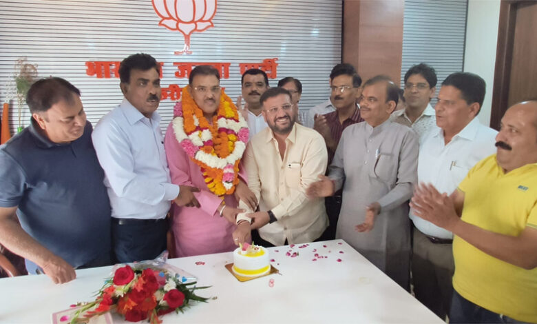 राजन मुथरेजा टीम ने दी भाजपा जिलाध्ययक्ष गोपाल शर्मा को जन्मदिन की शुभकामनाएं