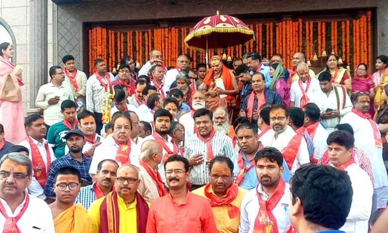 ज्योर्तिमठ ज्योतिषपीठाधीश्वर शंकराचार्य स्वामी अविमुक्तेश्वरानंद सरस्वती जी महाराज धर्म संचार यात्रा के दौरान श्री संकट मोचन हनुमान मंडल कैली धाम पहुंचे