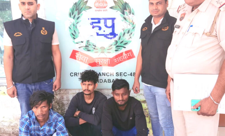 The team of police post Ankhir arrested the accused along with illegal weapons.