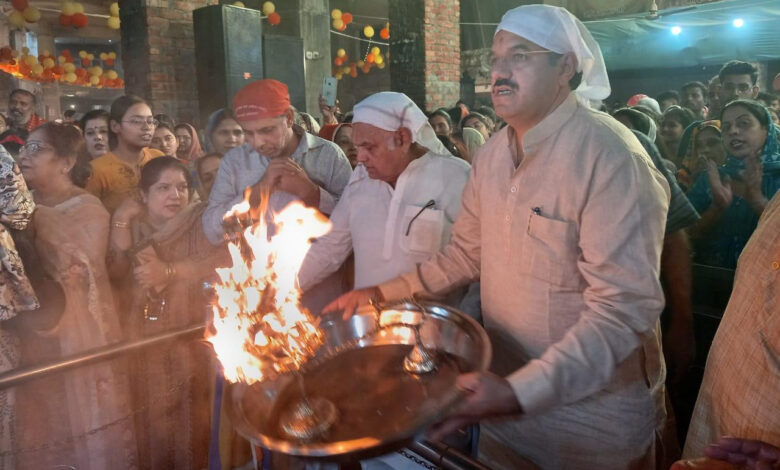 दूसरे नवरात्रे पर मां ब्रहमचारिणी की भव्य पूजा, विधायक सीमा त्रिखा, अजय गौड़ व गोपाल शर्मा ने लगाई हाजिरी