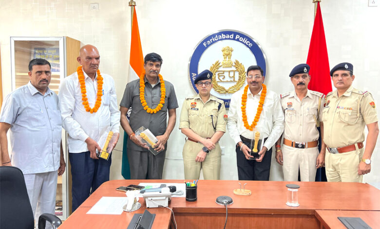 फरीदाबाद पुलिस के 5 पुलिसकर्मी हुए सेवानिवृत्त, डीसीपी मुख्यालय अभिषेक जोरवाल ने विदाई समारोह में दी शुभकामनाएं