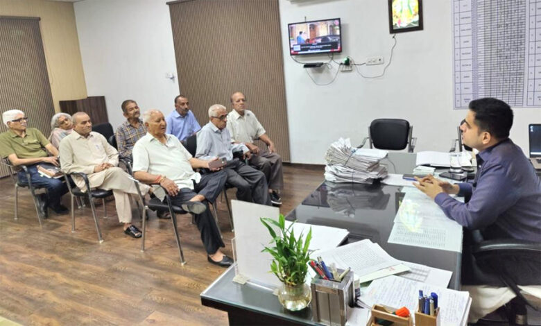 डीसीपी एनआईटी अमित यशवर्धन ने वरिष्ठ नागरिकों के साथ मीटिंग आयोजित कर जाना उनका हाल-चाल, उनकी समस्याओं के समाधान के लिए कहा ' पुलिस बस एक कॉल दूर'