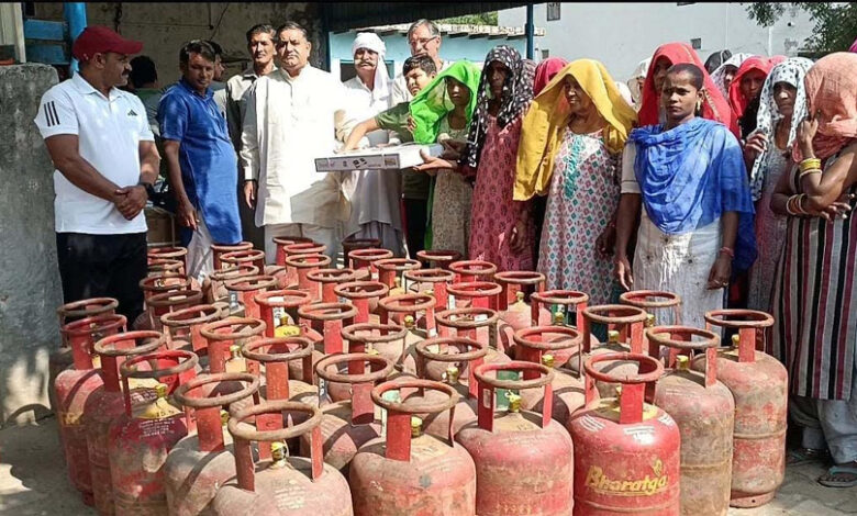Sharing happiness among the poor gives peace of mind: Dharamveer Bhadana