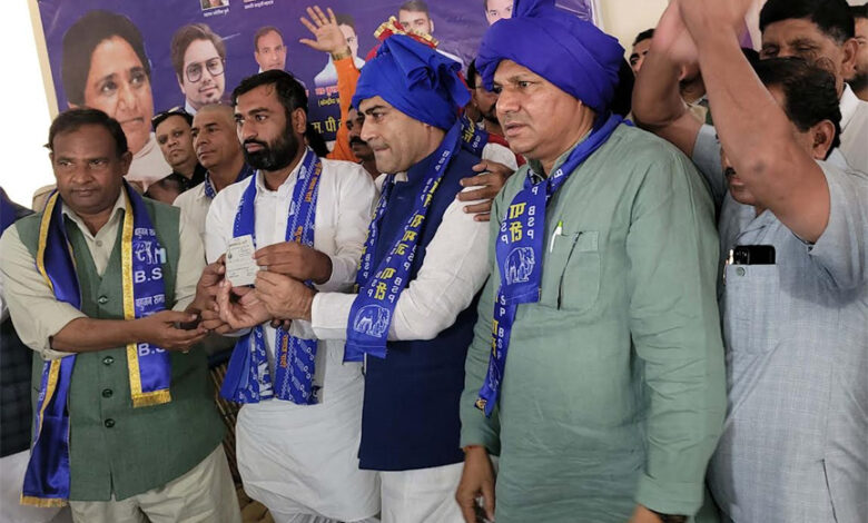भाजपा नेता इकराम खान ने समर्थकों सहित थामा बसपा का दामन