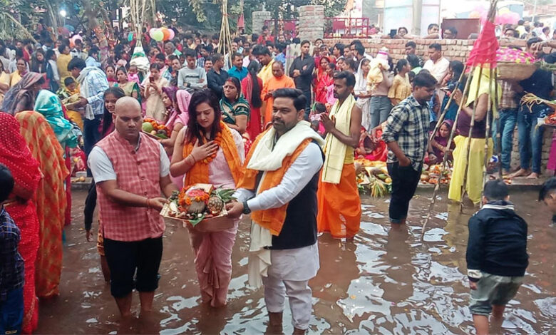 प्राचीन हनुमान मंदिर सैक्टर-22 के प्रांगण में महापर्व छठ धूमधाम से मनाया गया