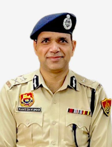 होटल, धर्मशाला, हॉस्पिटल, सराय, शैक्षणिक संस्थान,ओयो, गेस्ट हाउस संचालक या निजी तौर पर किसी के यहाँ विदेशी नागरिक के ठहरने पर पुलिस को दें सूचना। नियमों का उल्लंघन करने पर 5 साल तक की सजा और जुर्माने का प्रावधान