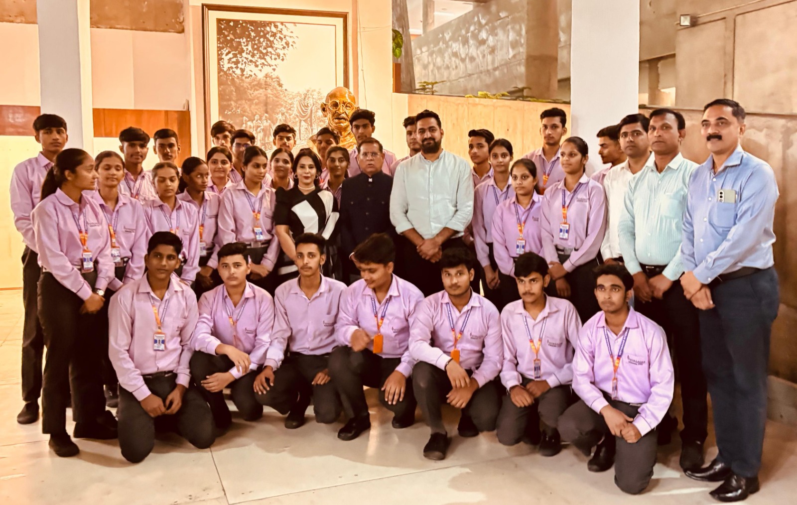 Children of Vidyasagar International School, Greater Faridabad witnessed the proceedings of the Assembly with the cooperation of Minister Rajesh Nagar